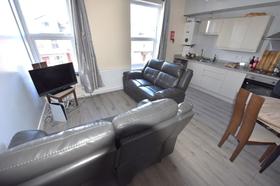 3 bedroom student house in Hyde Park, Leeds
