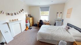 6 bedroom student house in Hyde Park, Leeds