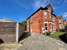 6 bedroom student house in Charminster, Bournemouth