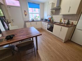 4 bedroom student house in Hyde Park, Leeds