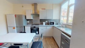 8 bedroom student house in Hyde Park, Leeds