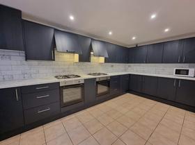 8 bedroom student house in Hyde Park, Leeds