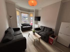 4 bedroom student house in Hyde Park, Leeds