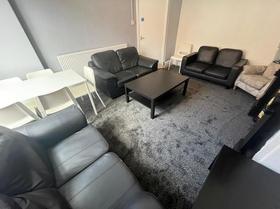 7 bedroom student house in Hyde Park, Leeds
