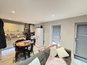 2 bedroom student house in Hyde Park, Leeds