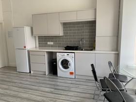 5 bedroom student house in Hyde Park, Leeds