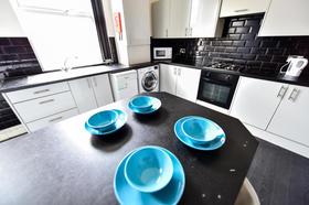 5 bedroom student house in Hyde Park, Leeds