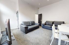 6 bedroom student house in Hyde Park, Leeds