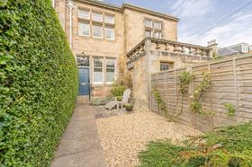 3 bedroom student apartment in Haymarket, Edinburgh