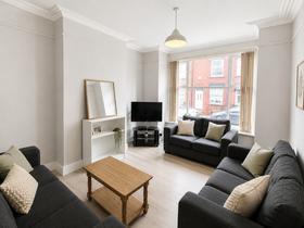 4 bedroom student house in Hyde Park, Leeds