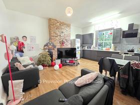 4 bedroom student house in Hyde Park, Leeds