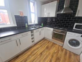6 bedroom student house in Hyde Park, Leeds