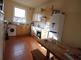 7 bedroom student house in Hyde Park, Leeds