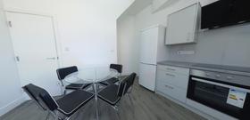 5 bedroom student house in Hyde Park, Leeds
