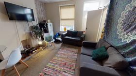 2 bedroom student house in Hyde Park, Leeds