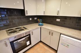 5 bedroom student house in Hyde Park, Leeds