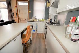 3 bedroom student house in Hyde Park, Leeds