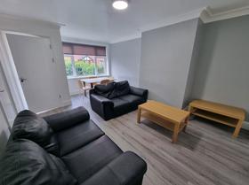 3 bedroom student house in Hyde Park, Leeds