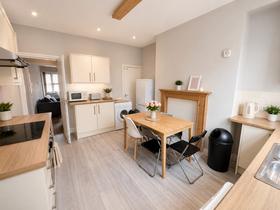 4 bedroom student house in Hyde Park, Leeds