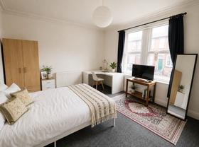 5 bedroom student house in Hyde Park, Leeds