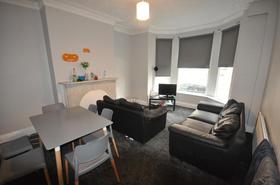 5 bedroom student house in Hyde Park, Leeds