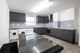 6 bedroom student house in Hyde Park, Leeds