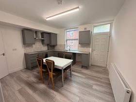 5 bedroom student house in Hyde Park, Leeds