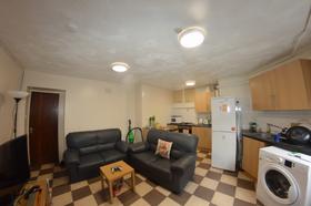 2 bedroom student apartment in Hyde Park, Leeds