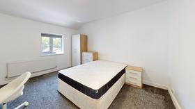 5 bedroom student house in Hyde Park, Leeds