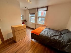 5 bedroom student house in Hyde Park, Leeds