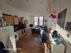 5 bedroom student house in Hyde Park, Leeds