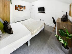 6 bedroom student house in Brynmill, Swansea