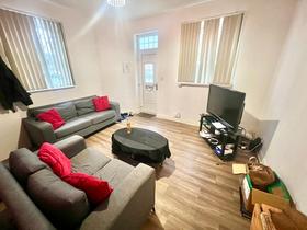 5 bedroom student house in Hyde Park, Leeds