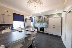8 bedroom student house in Hyde Park, Leeds