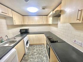 3 bedroom student apartment in Hyde Park, Leeds