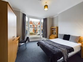 6 bedroom student house in Uplands, Swansea