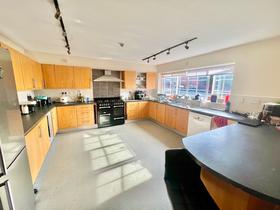 8 bedroom student house in Hyde Park, Leeds