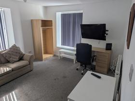 6 bedroom student house in Sandfields, Swansea