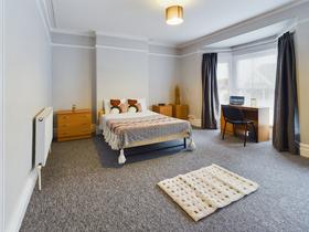 6 bedroom student house in Uplands, Swansea
