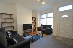 4 bedroom student house in Hyde Park, Leeds