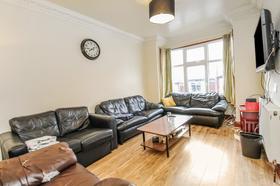 6 bedroom student house in Hyde Park, Leeds
