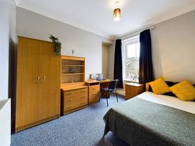 3 bedroom student apartment in Brynmill, Swansea