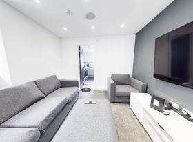 8 bedroom student house in Uplands, Swansea