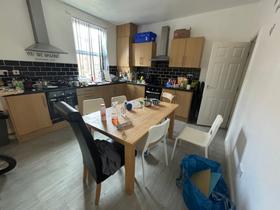 7 bedroom student house in Hyde Park, Leeds