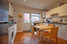 4 bedroom student house in Hyde Park, Leeds
