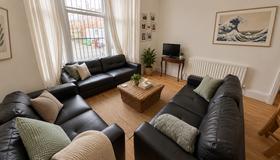 7 bedroom student house in Hyde Park, Leeds