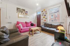 5 bedroom student house in Hyde Park, Leeds
