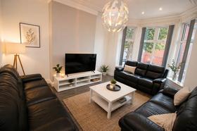 6 bedroom student house in Hyde Park, Leeds