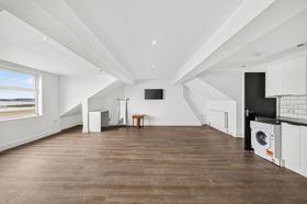 1 bedroom student apartment in Sandfields, Swansea