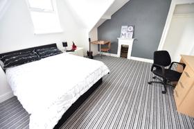 5 bedroom student house in Hyde Park, Leeds
